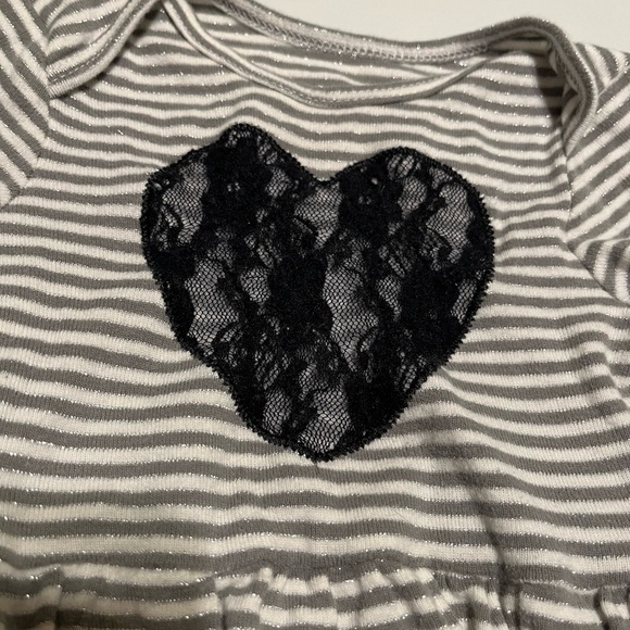 🌟5/$25 Joe Fresh Long Sleeve Bodysuit with Skirt Size 6-12 Months - Picture 3 of 5